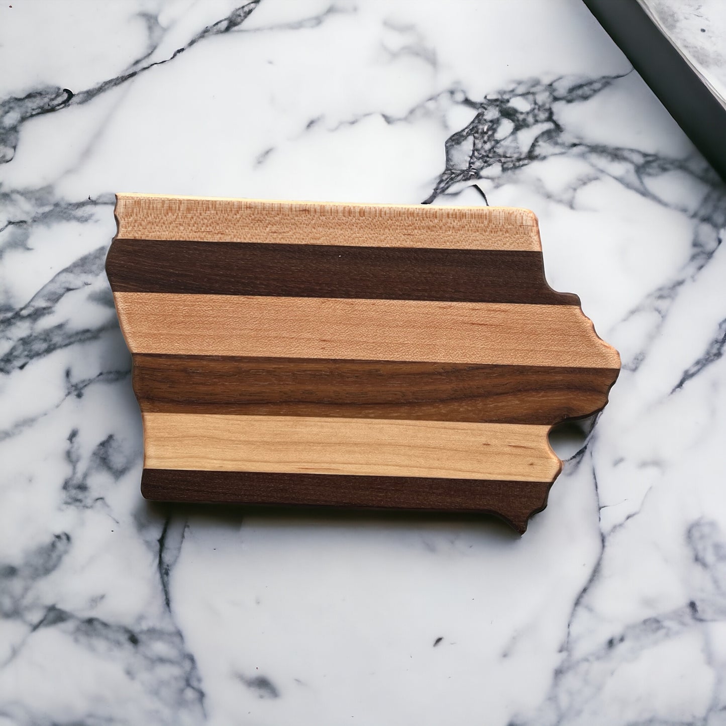 IOWA CHARCUTERIE / CUTTING BOARD MEDIUM