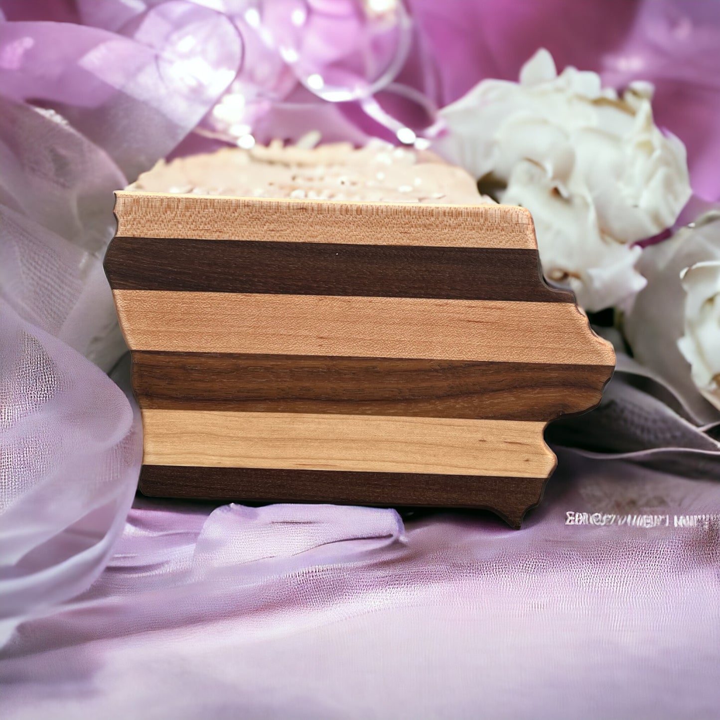 IOWA CHARCUTERIE / CUTTING BOARD MEDIUM