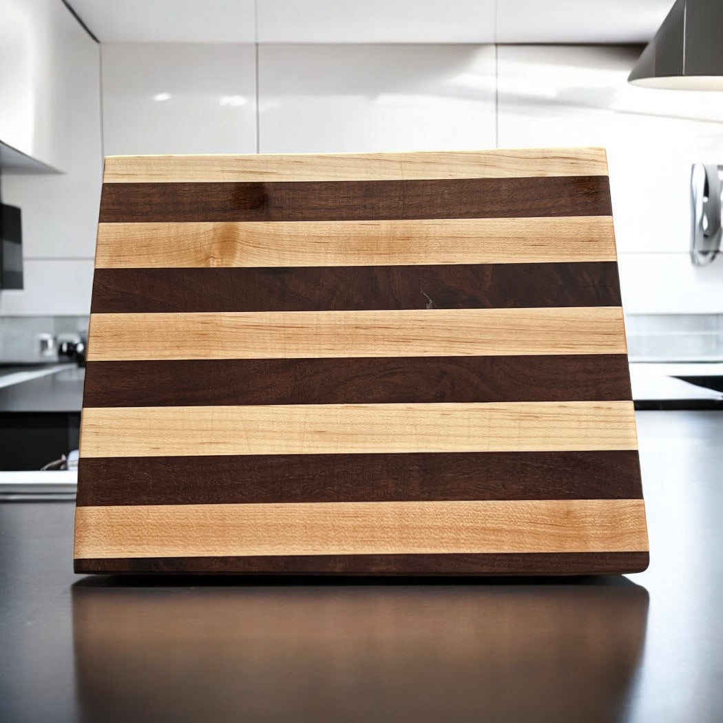 WYOMING CHARCUTERIE/CUTTING BOARD MEDIUM