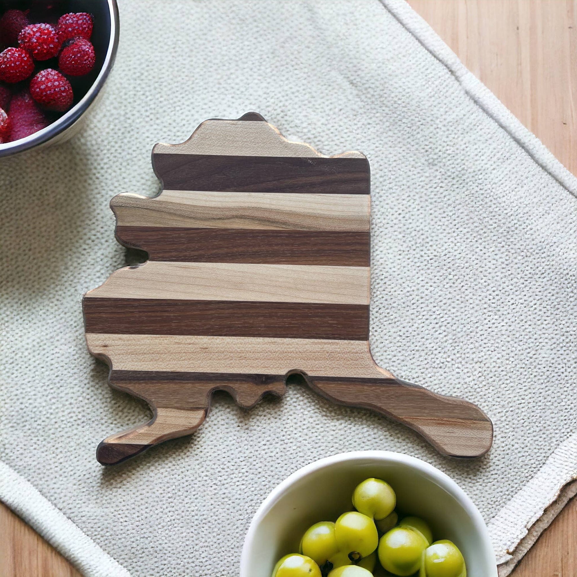 ALASKAN MEDIUM CHARCUTERIE BOARD / Cutting Board