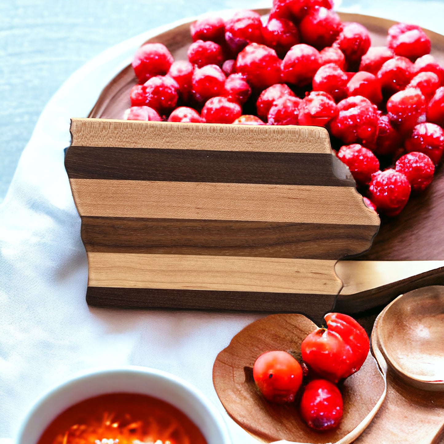 IOWA  CHARCUTERIE  / CUTTING BOARD MEDIUM