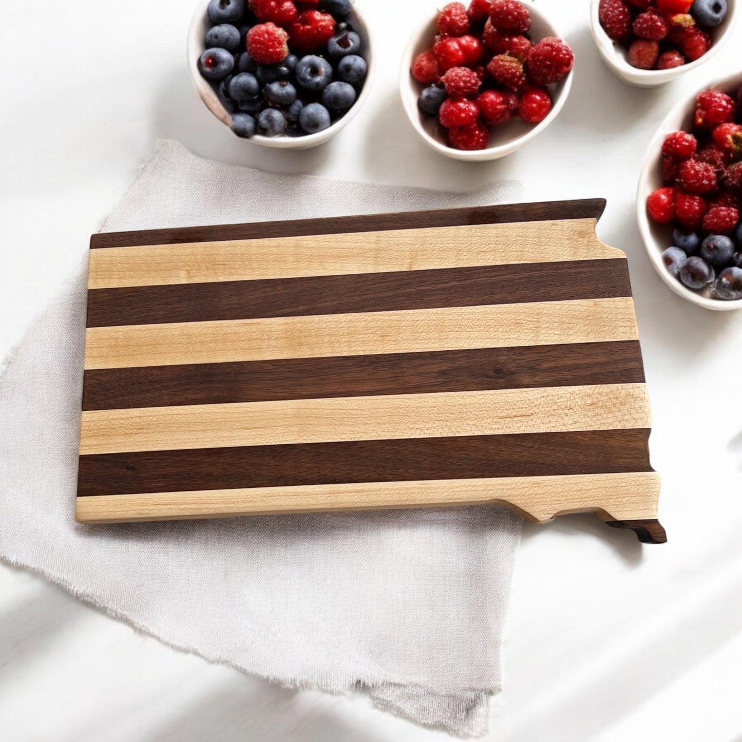 SOUTH DAKOTA CHARCUTERIE/CUTTING BOARD MEDIUM