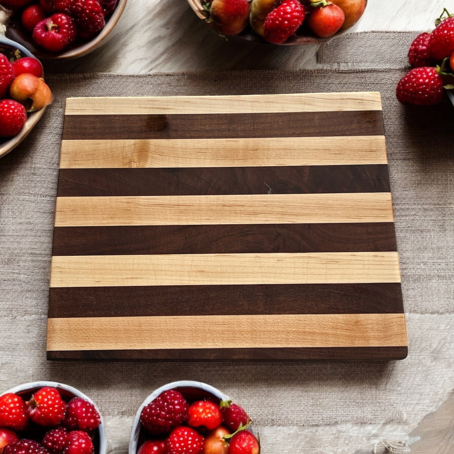 WYOMING CHARCUTERIE/CUTTING BOARD MEDIUM